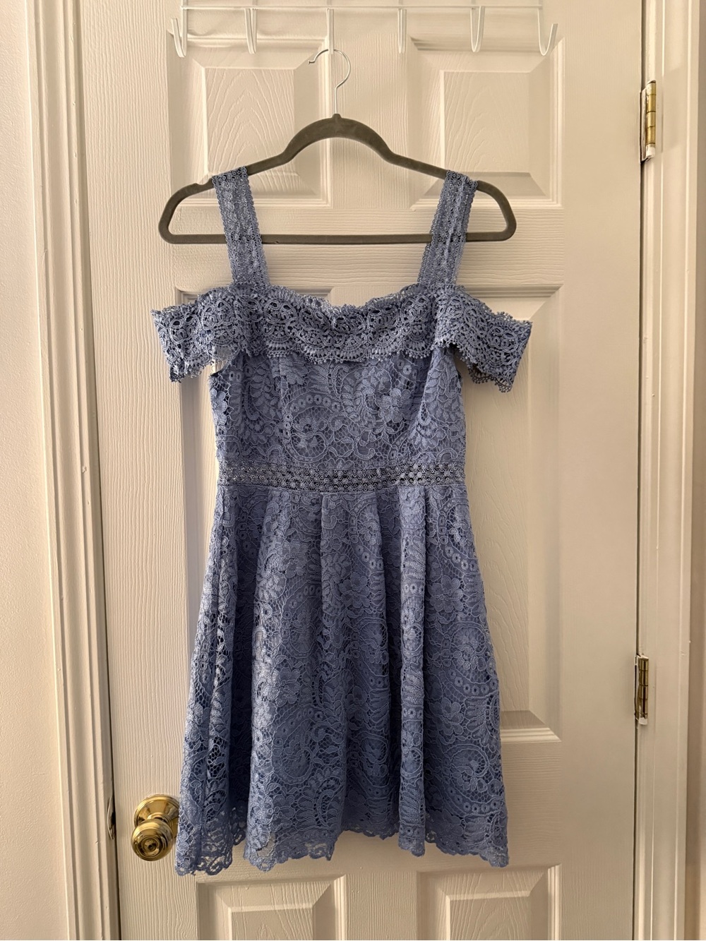 Francesca’s Blue Lace Off-the-Shoulder Mini Dress Women’s Large